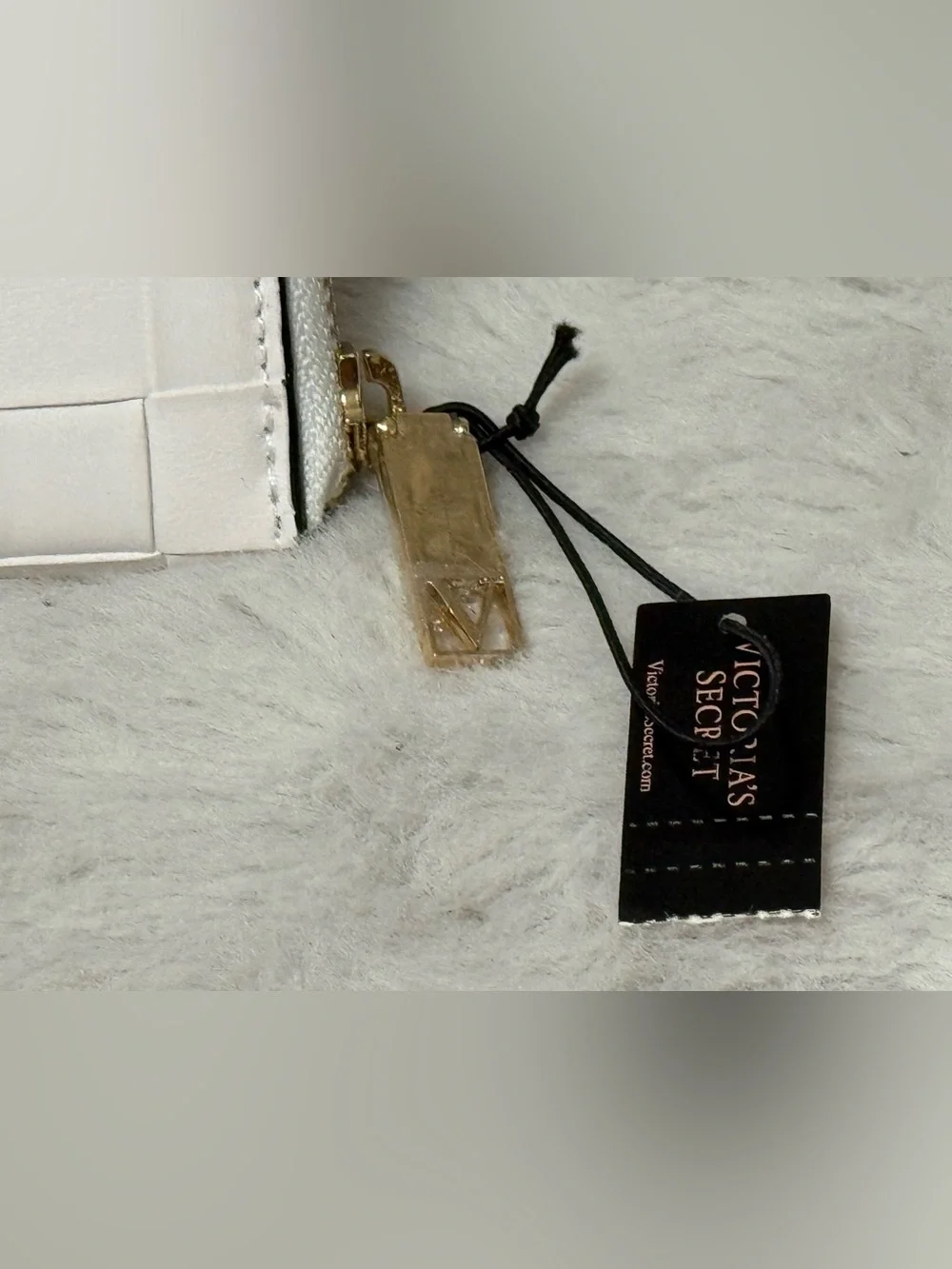 Victoria's Secret White Woven Logo Wallet - Picture 3 of 9